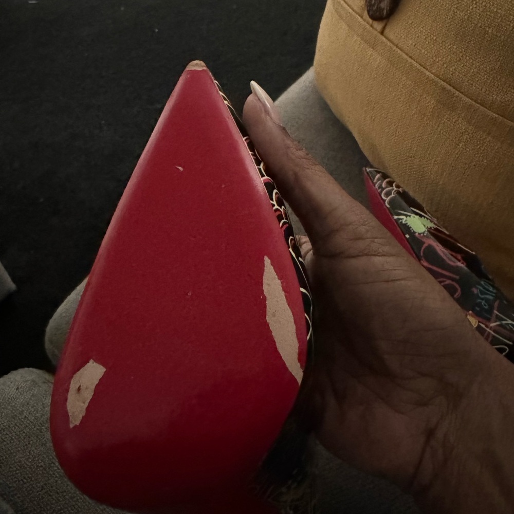 Authentic Christian Louboutin Graphic So Kate Pump